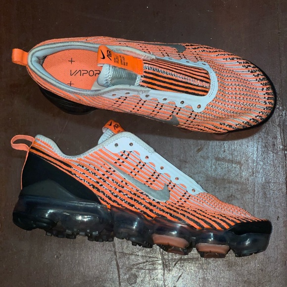 Nike Air VaporMax FlyKnit 3 GS mango sneakers - Picture 2 of 9